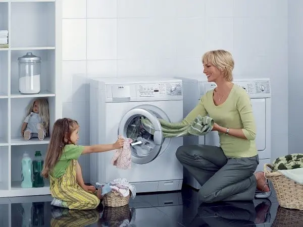 Có Nên Sử Dụng Xà Phòng Giặt Thay Bột Làm Sạch Cho Máy Giặt Không?