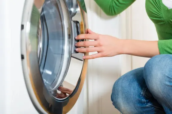 Sử dụng bột làm sạch máy giặt sao cho hiệu quả?
