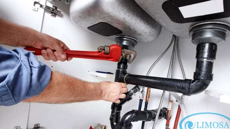 Tại sao máy nước nóng Ariston kêu to?