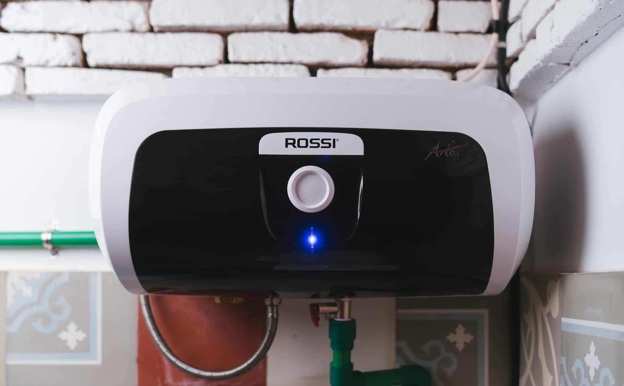 sửa máy nước nóng rossi