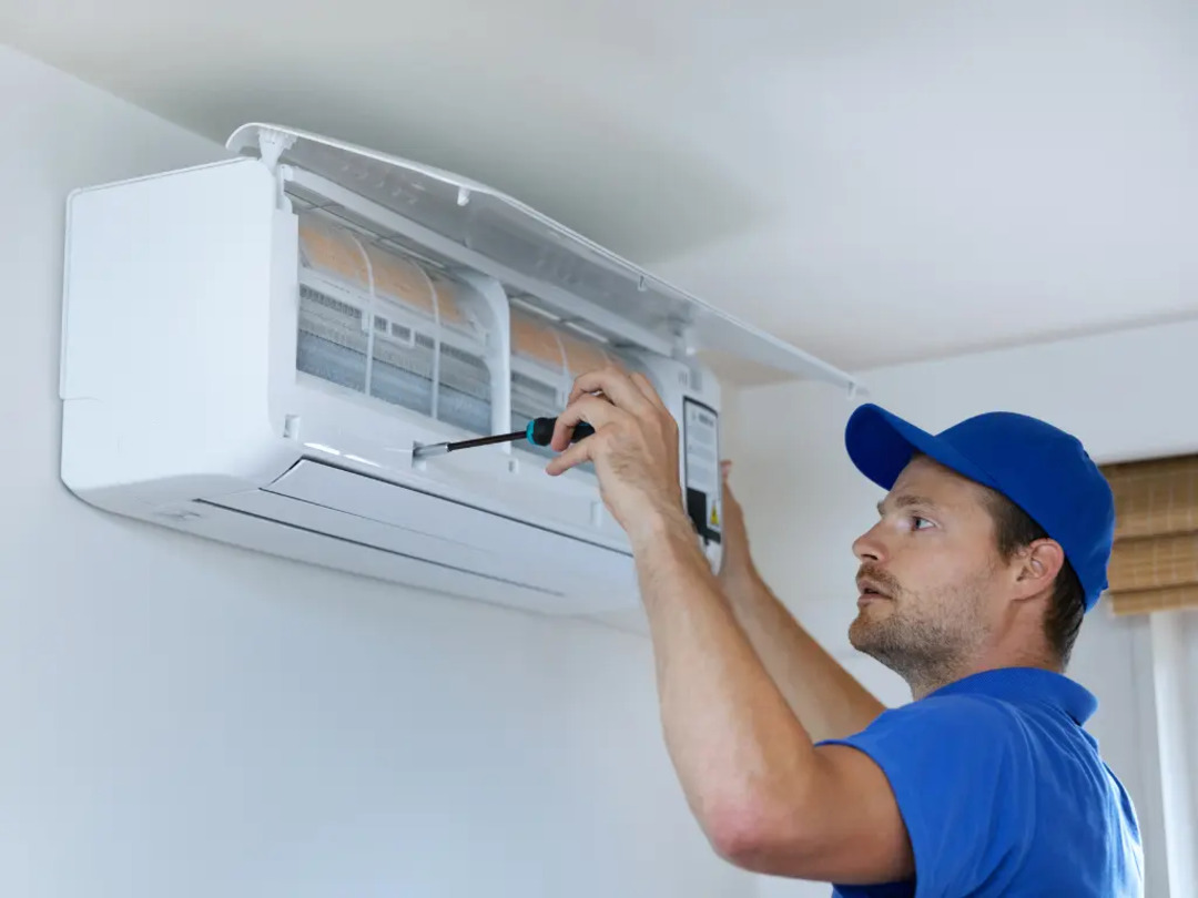 Máy lạnh phát ra tiếng kêu do quạt gió dàn nóng