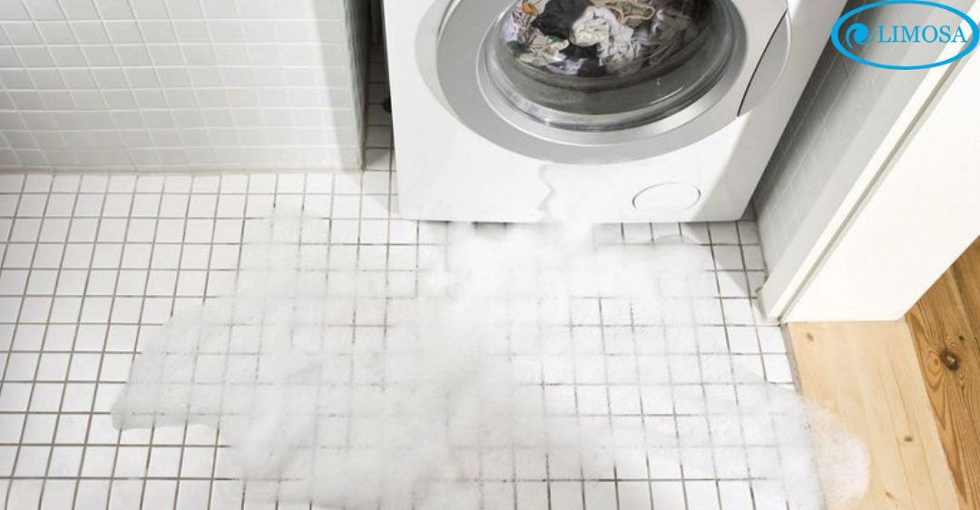 máy giặt bị chảu nước dưới gầm khi vắt