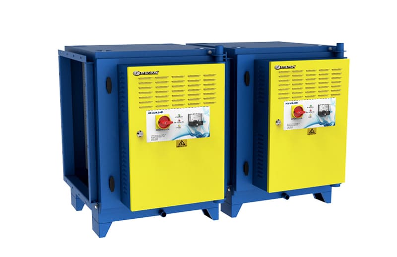 Thợ sửa máy lọc khói