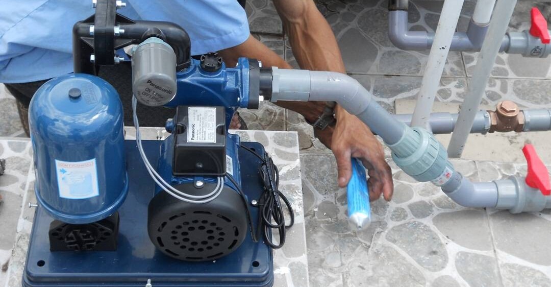sửa máy bơm bị ngập nước