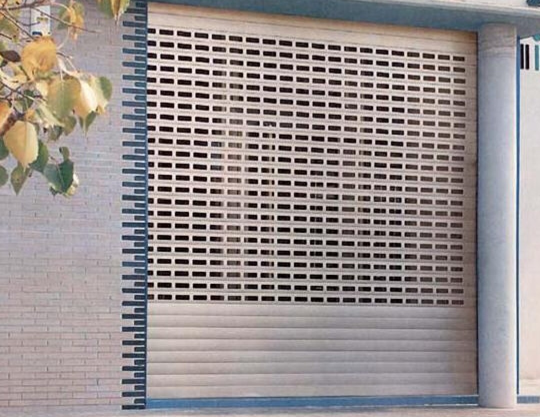 cửa cuốn không mở được