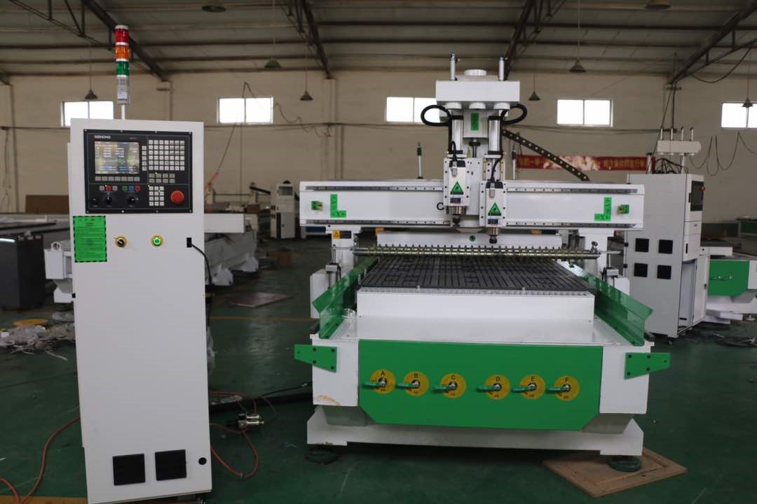 máy tiện bị gãy mũi dao