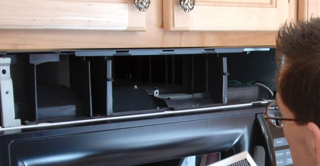 1. Một số ưu điểm của lò vi sóng có thể kể đến là: