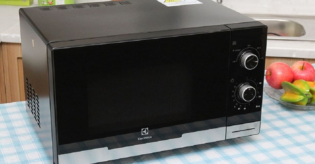 so sánh lò vi sóng cơ và điện tử
