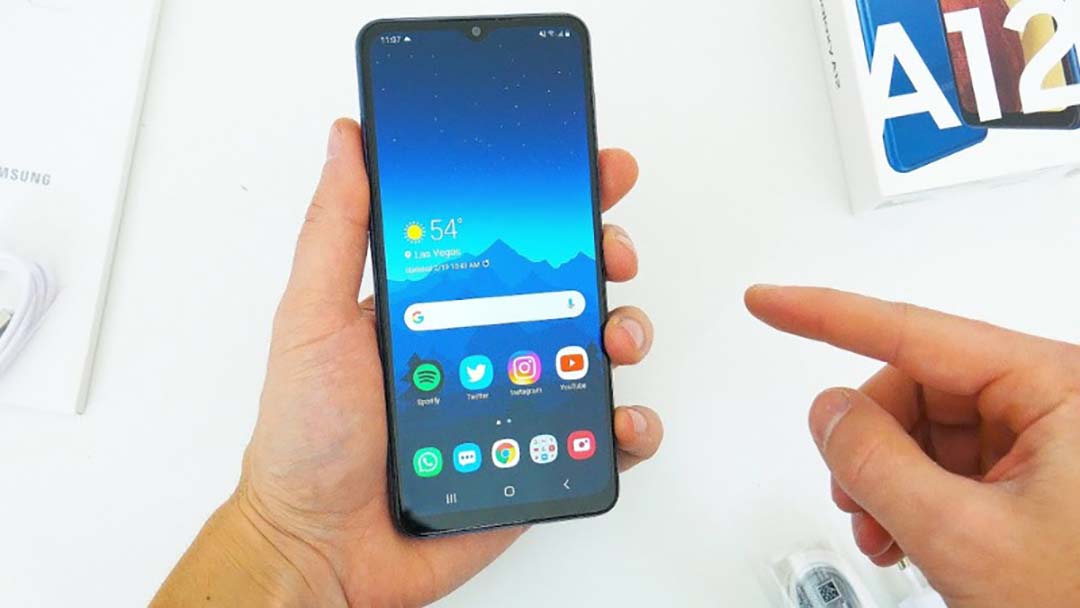 So sánh Samsung Galaxy A12 và Galaxy A31 về điểm yếu