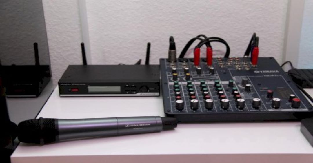 Sự khác biệt giữa mixer và amply trong karaoke