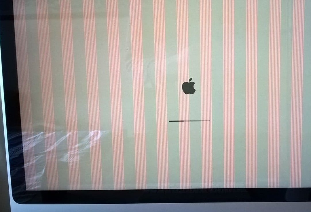 Màn hình Macbook bị đốm mờ và kẻ ngang trên màn hình