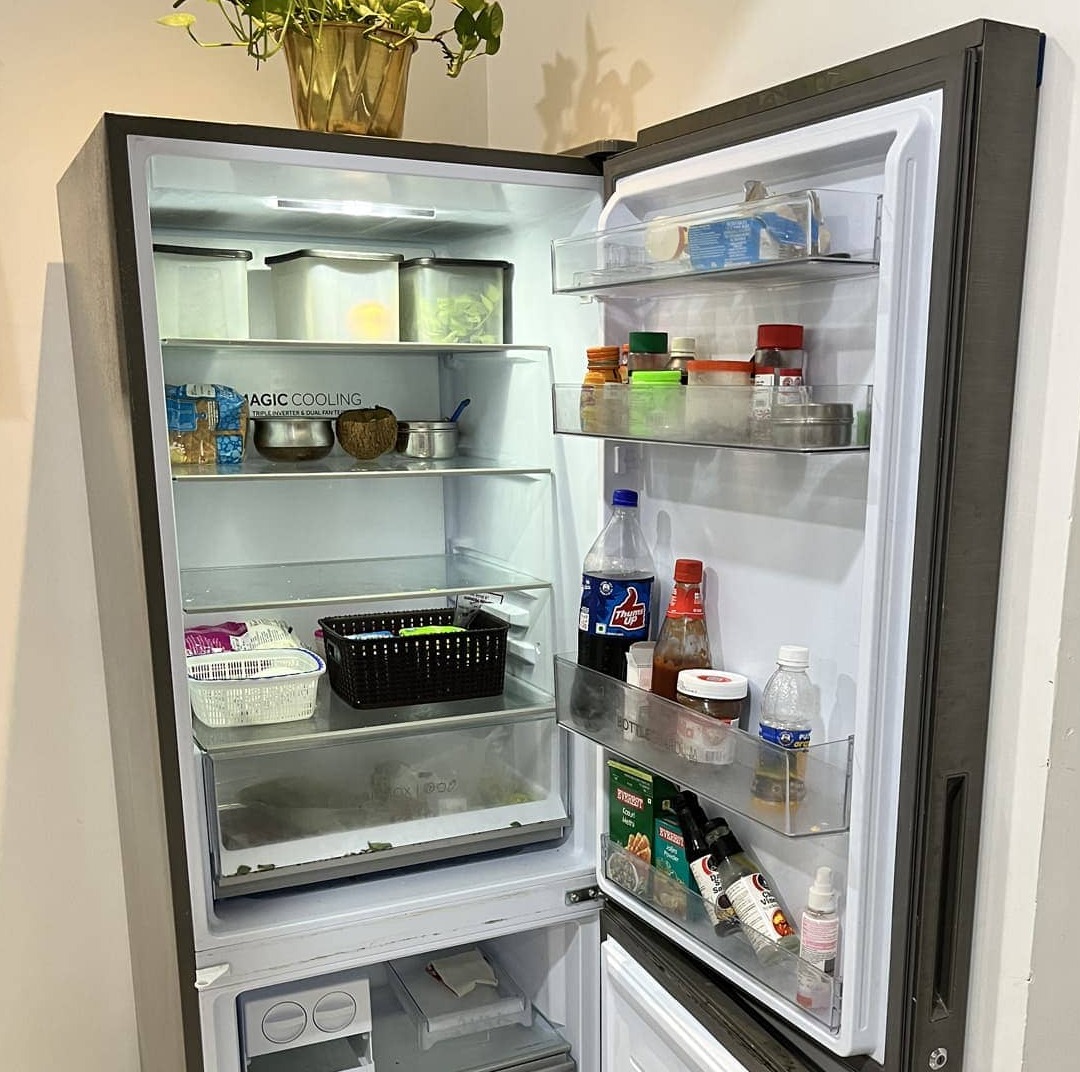 Có nên đóng/mở cửa tủ lạnh thường xuyên không?