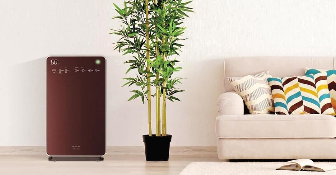 so sánh máy lọc không khí Sharp và Hitachi