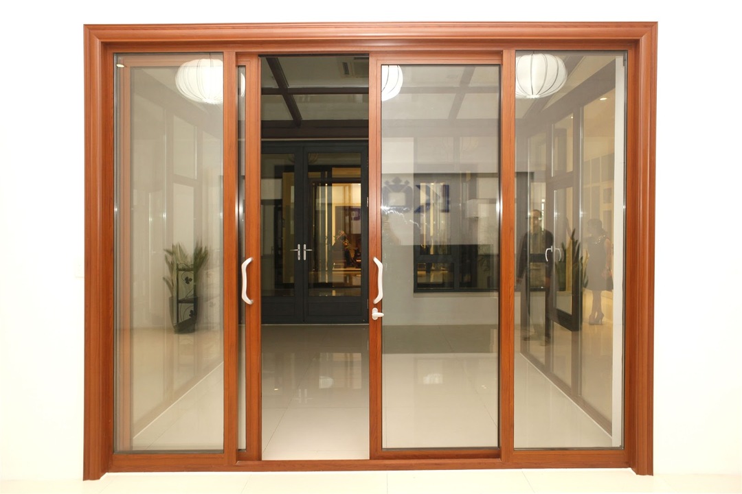 lắp đặt cửa nhựa lõi thép tại nhà