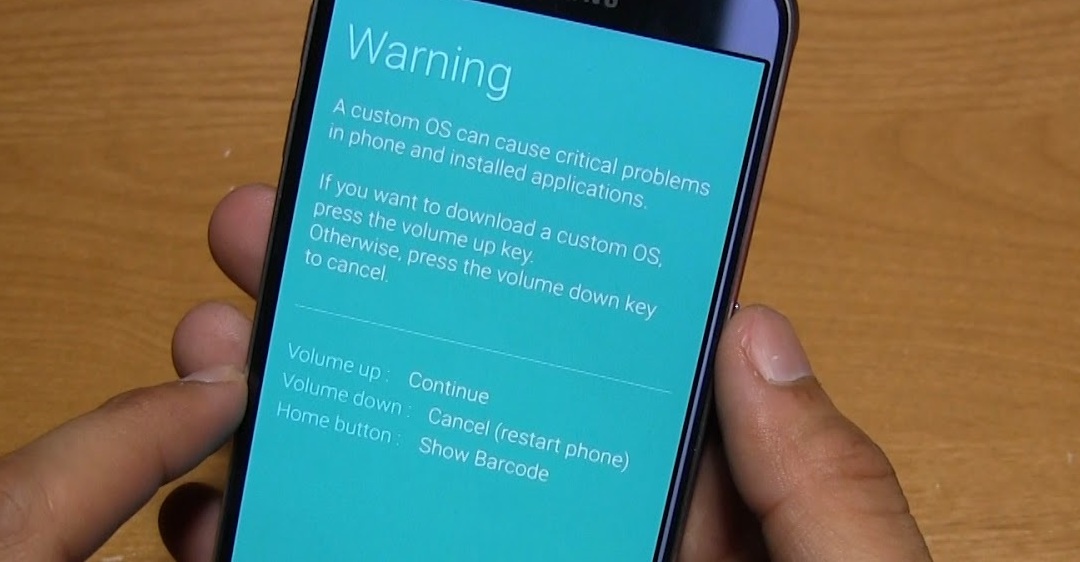 Lỗi A custom OS can cause critical problems in phone là gì