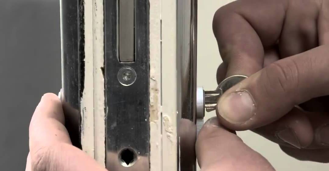 Cách thay ổ khóa cửa sắt kéo chi tiết