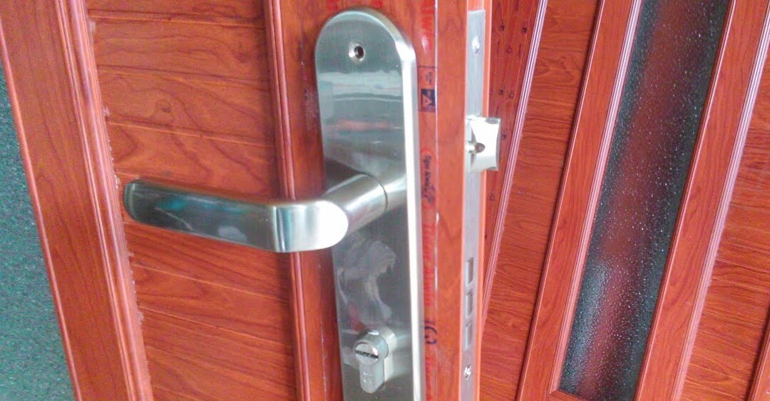Cách thay ổ khóa cửa sắt kéo