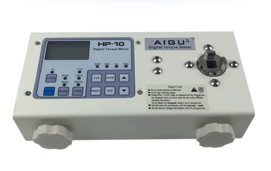 thợ sửa máy đo lực siết