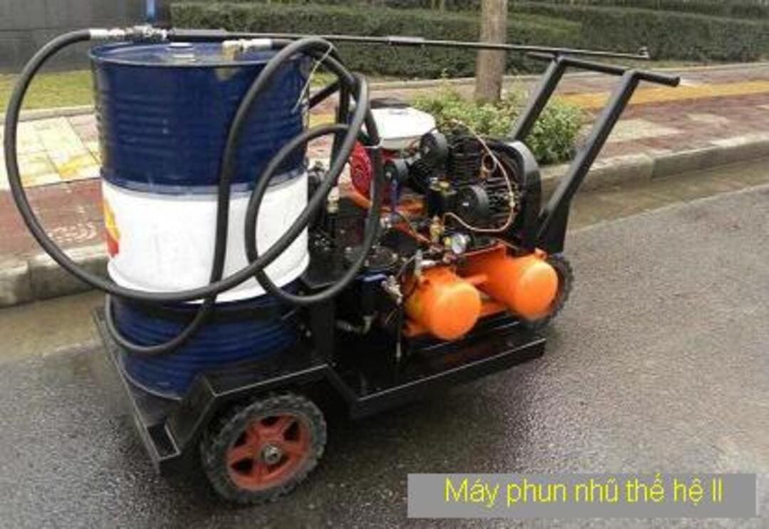 thợ sửa máy phun nhũ tương