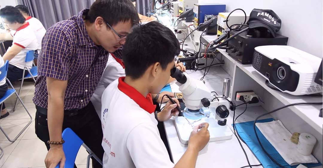 Trung tâm sửa chữa điện thoại di động Phương Quyền