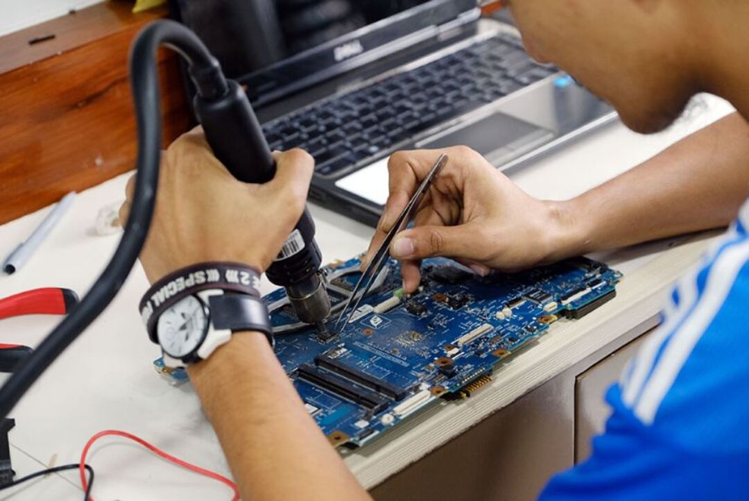 Sửa thiết bị tin học tại TPHCM