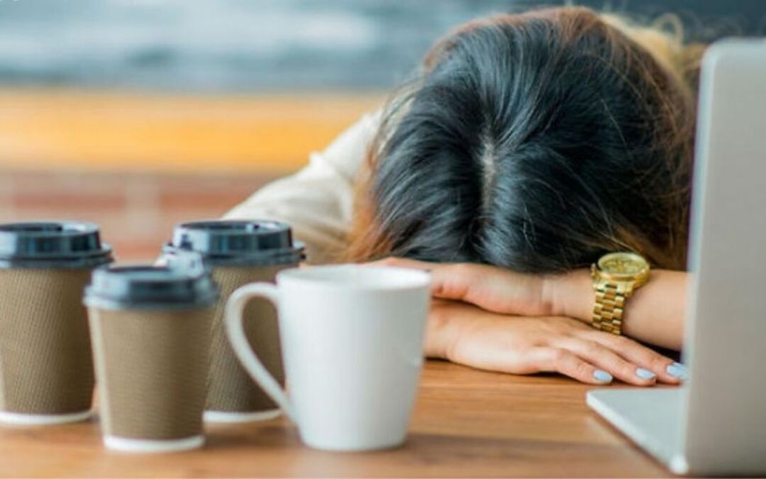 Tại sao uống cà phê lại buồn ngủ