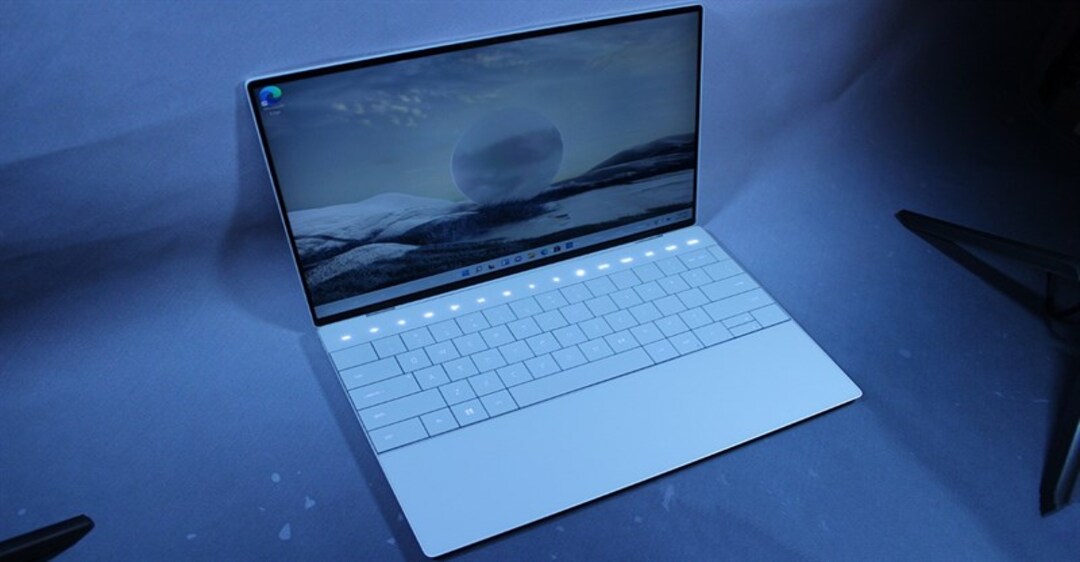 Cấu hình của Surface Laptop 4 và Dell XPS 13