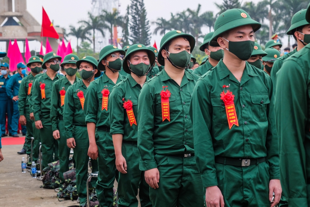 Có được mang theo điện thoại, máy tính khi đi nhập ngũ không
