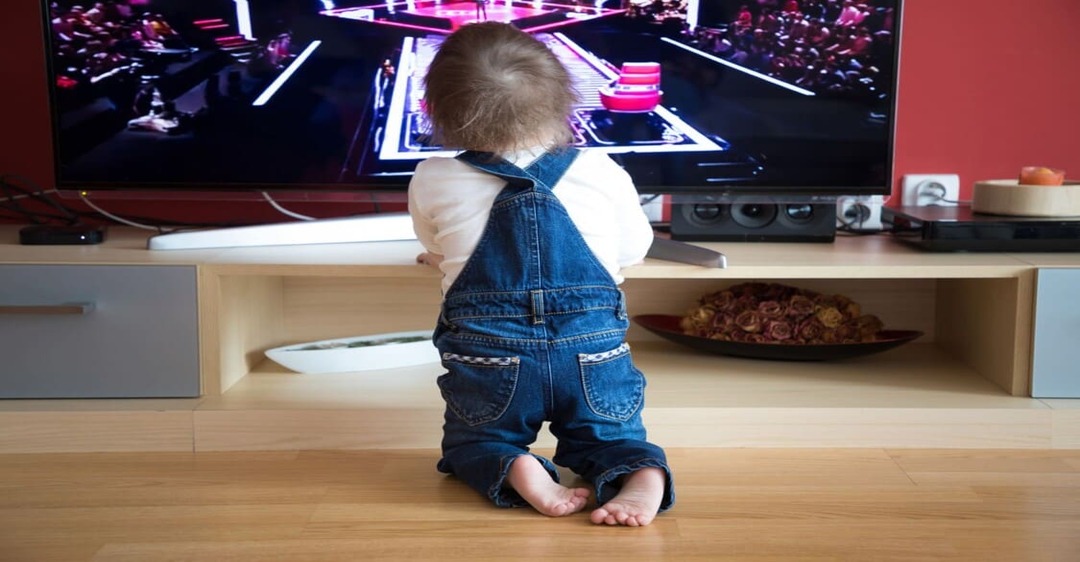 Lợi ích của việc xem tivi đối với trẻ
