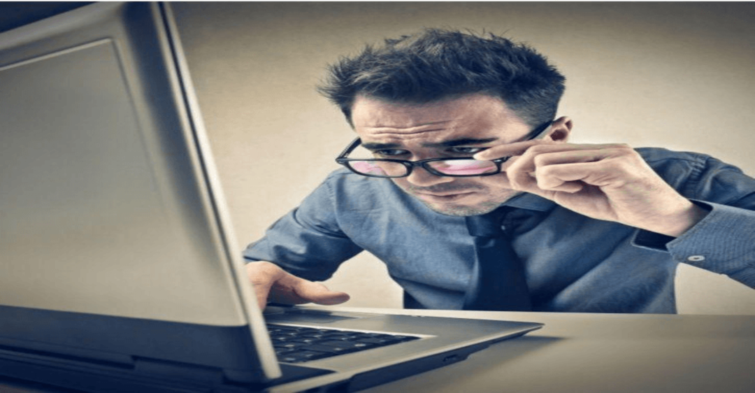 Lý giải có nên đeo kính khi dùng máy tính
