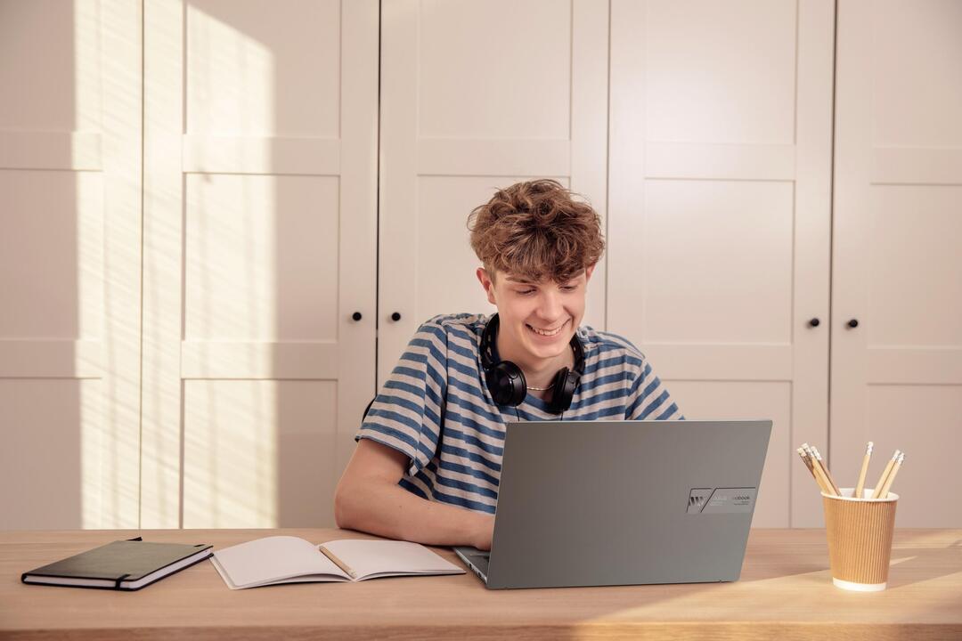 Review Laptop Asus Vivobook 15 X1504ZA i3 1215U