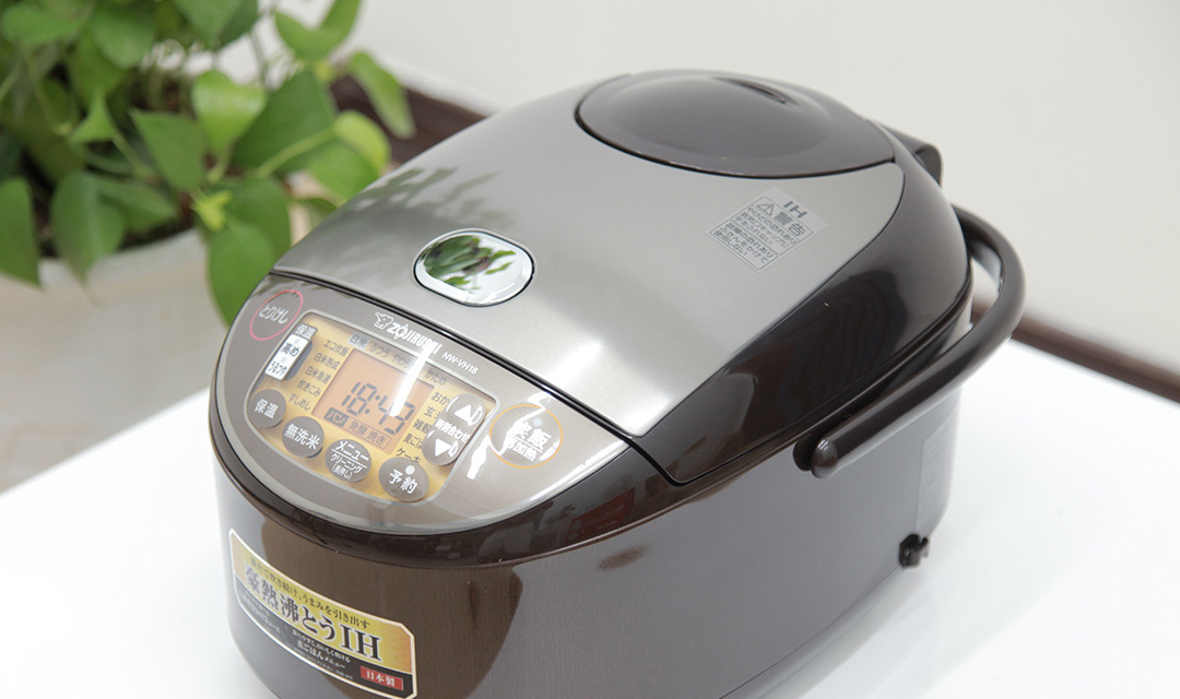 So sánh nồi cơm điện Bear và Zojirushi