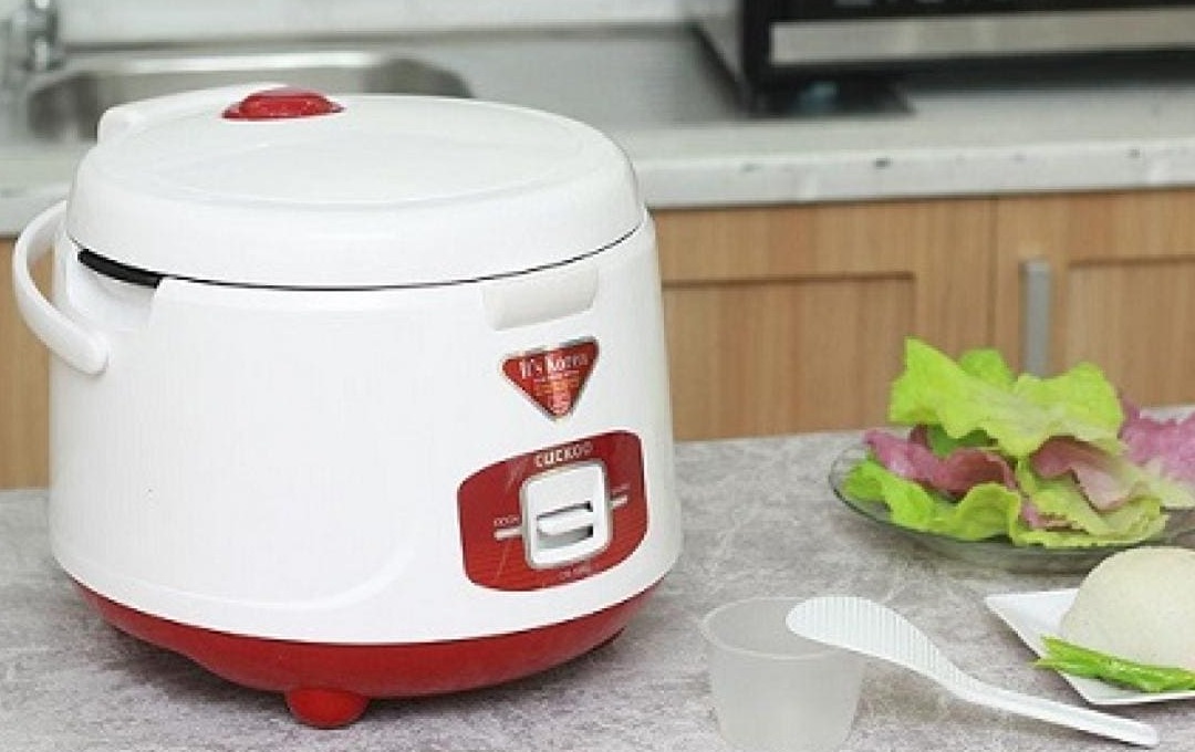 So sánh nồi cơm điện Electrolux và Hommy về ưu nhược điểm