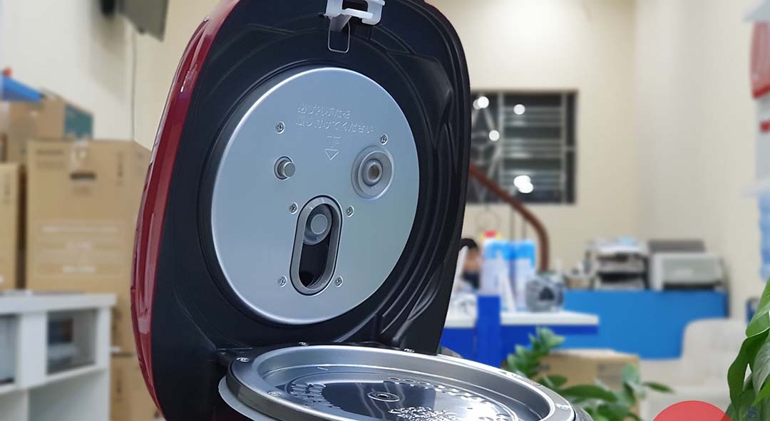 So sánh nồi cơm điện Europace và Comfee về thiết kế