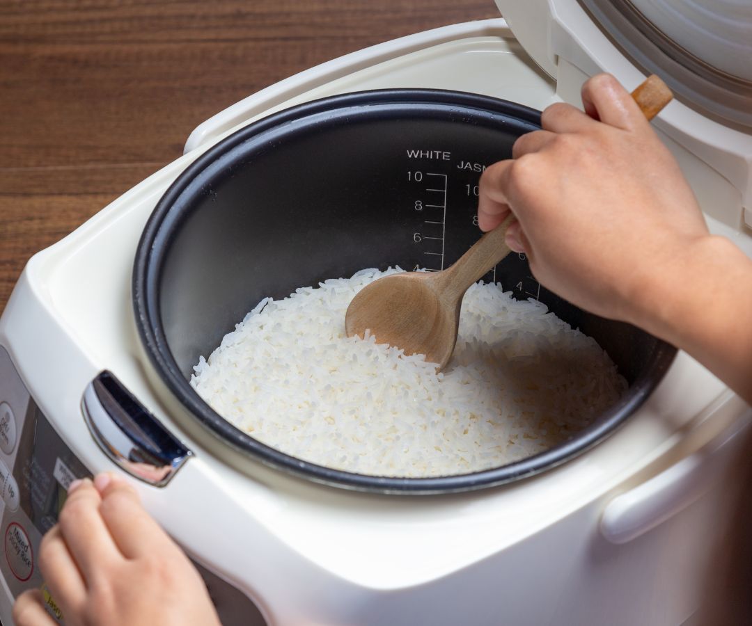 So sánh nồi cơm điện Hommy và Rongsheng về hiệu suất sử dụng