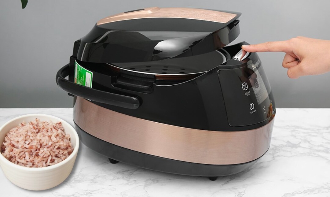 So sánh nồi cơm điện Hommy và Toshiba