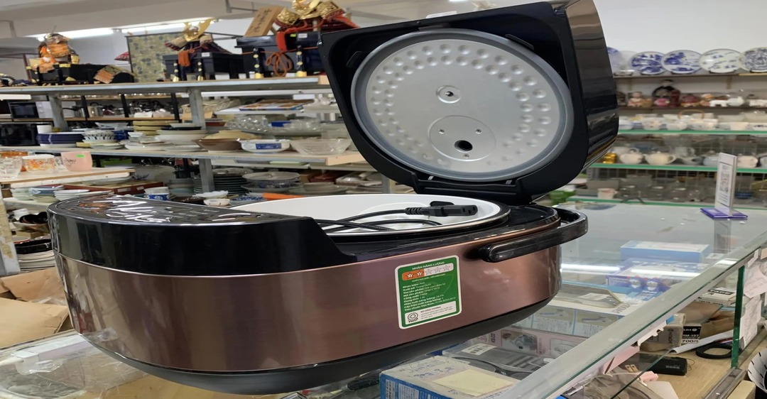So sánh nồi cơm điện Cuchen và AVA
