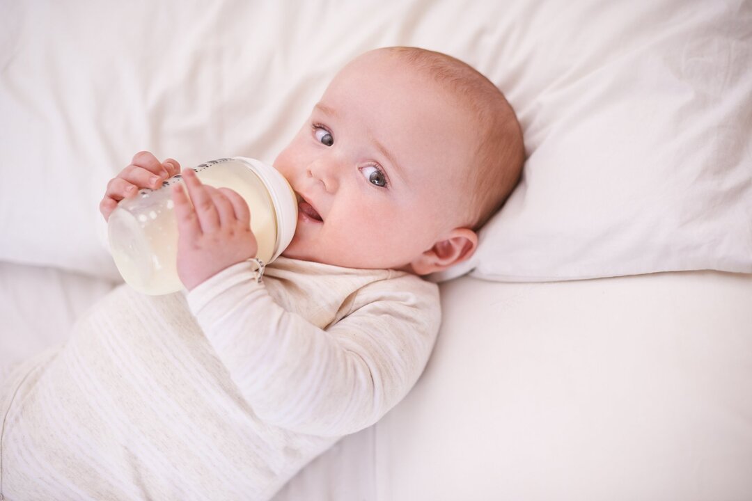 cách nhận biết trẻ hợp sữa
