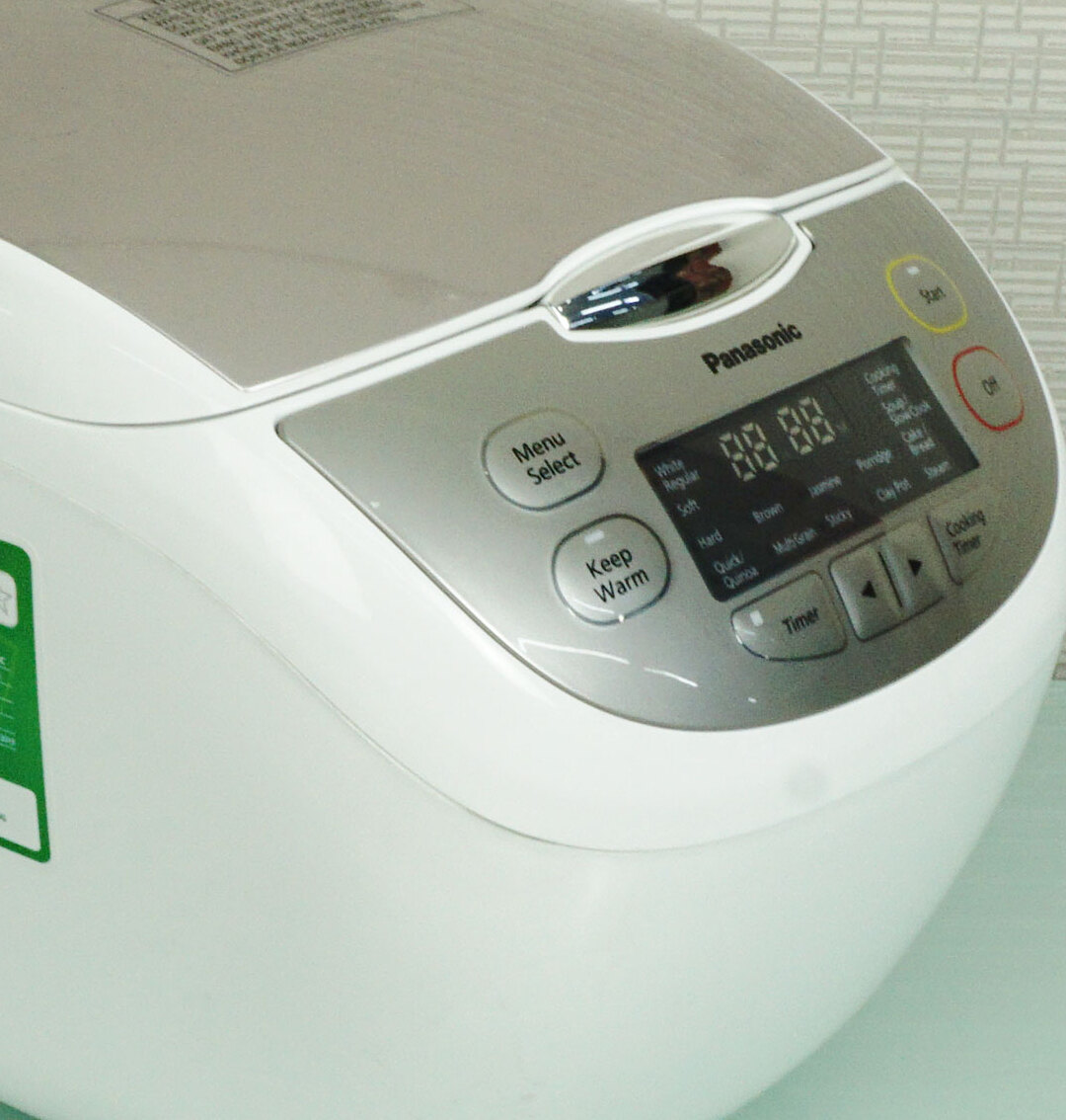 so sánh nồi cơm điện Hommy và Panasonic