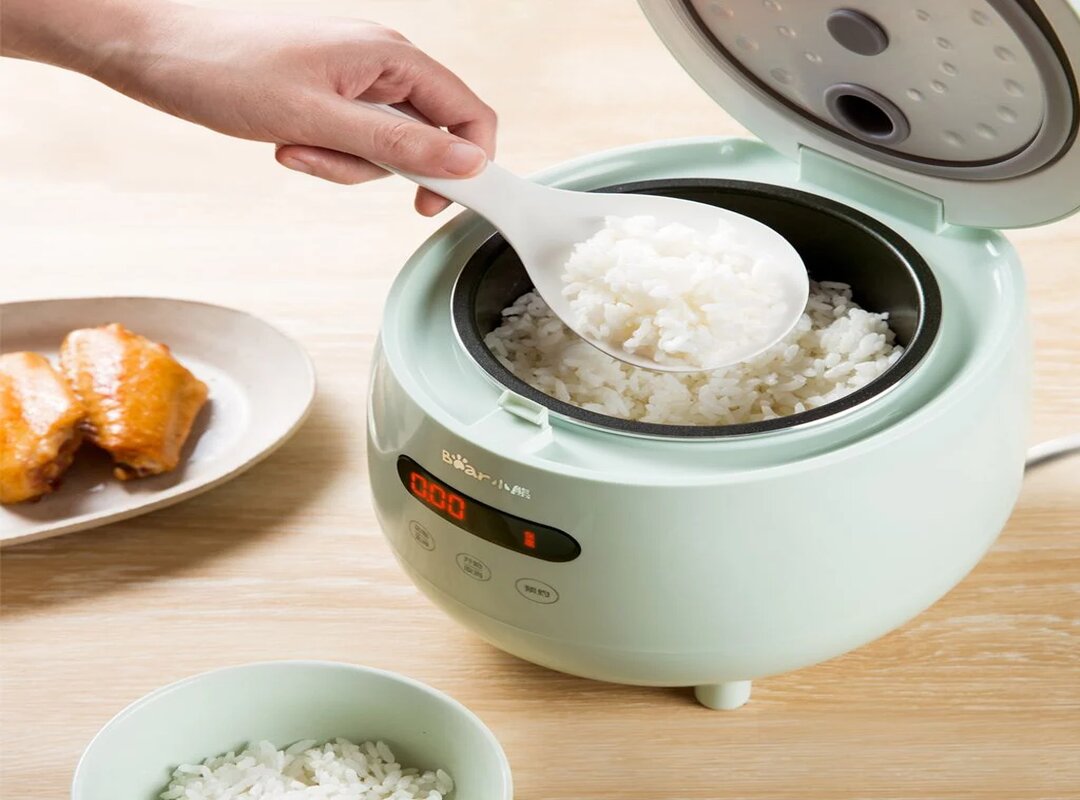 So sánh nồi cơm điện Bear và Aroma về tính năng