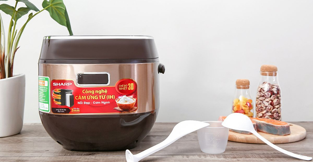 so sánh nồi cơm điện Crytal và Daewoo