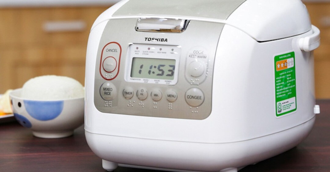 so sánh nồi cơm điệnToshiba và Sharp