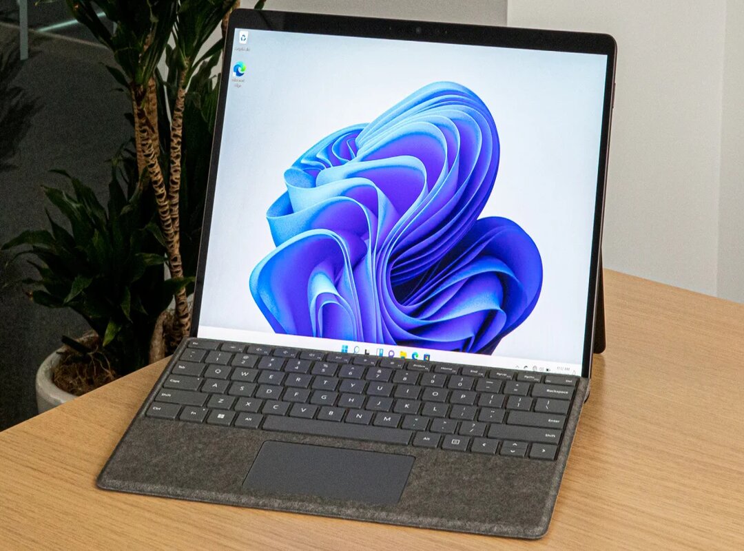 So sánh surface pro 8 vs macbook pro 13 m1: Màn hình