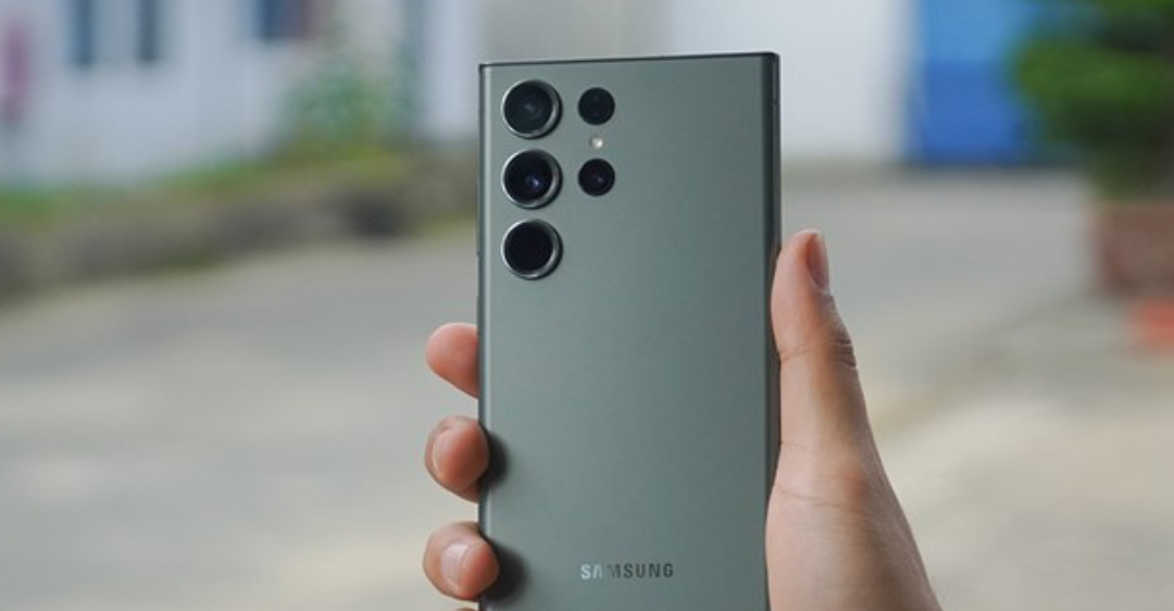 Thiết kế Galaxy S23 Ultra 5G thay đổi nhỏ nhưng mang lại trải nghiệm cầm nắm tốt hơn