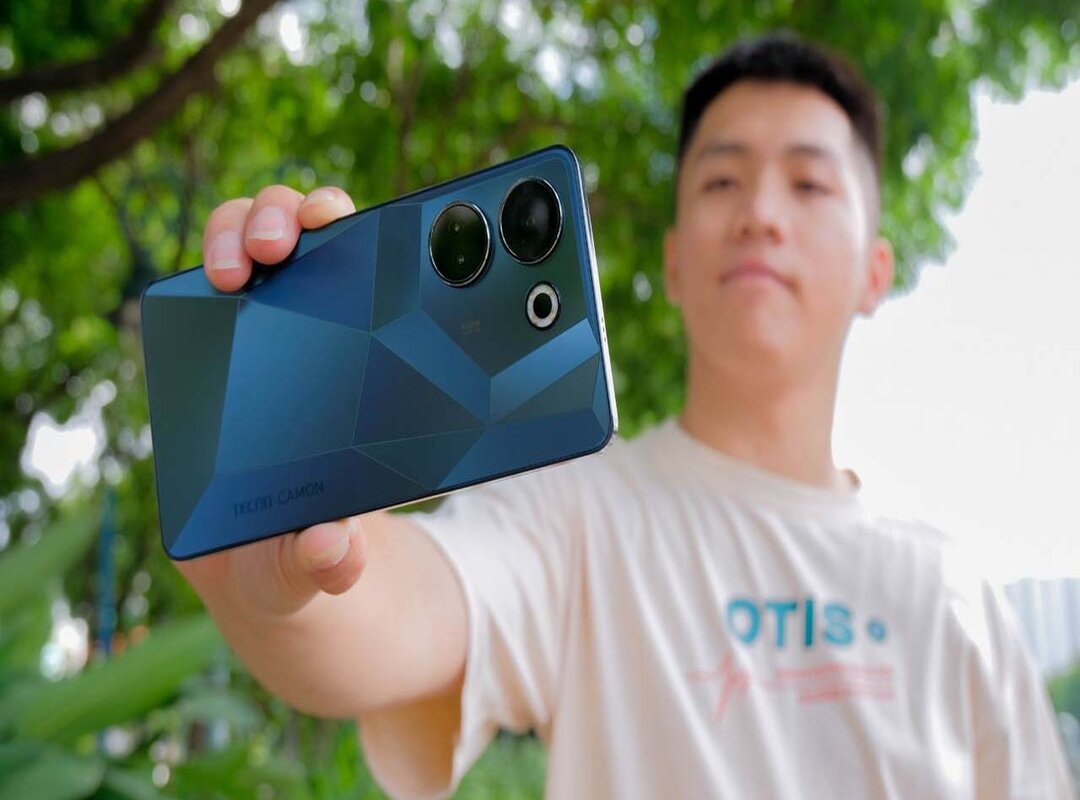 Đánh giá điện thoại TECNO Camon 20 Pro 5G: Thiết kế sang trọng và chắc chắn