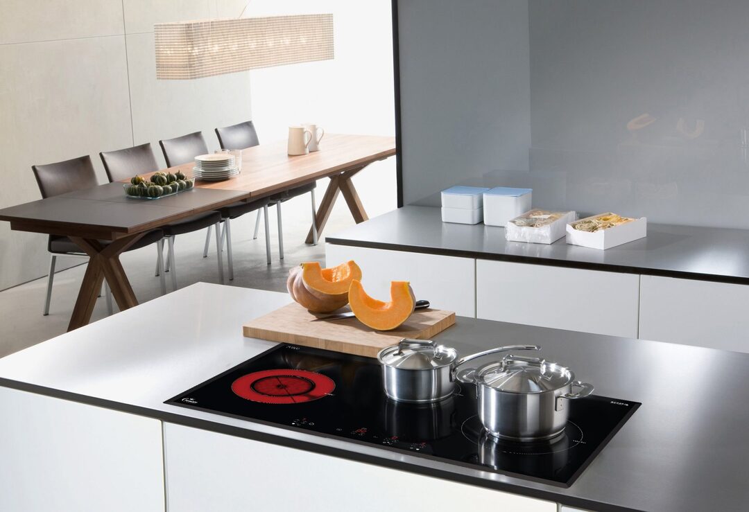 Đánh giá về độ bền của bếp từ Bosch và Midea