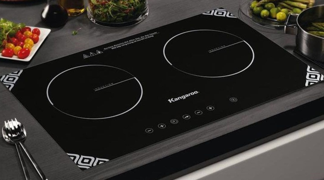 So sánh bếp từ Electrolux và Lock&lock
