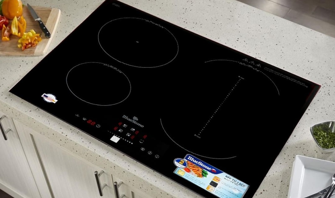 So sánh bếp từ Franke và Bluestone