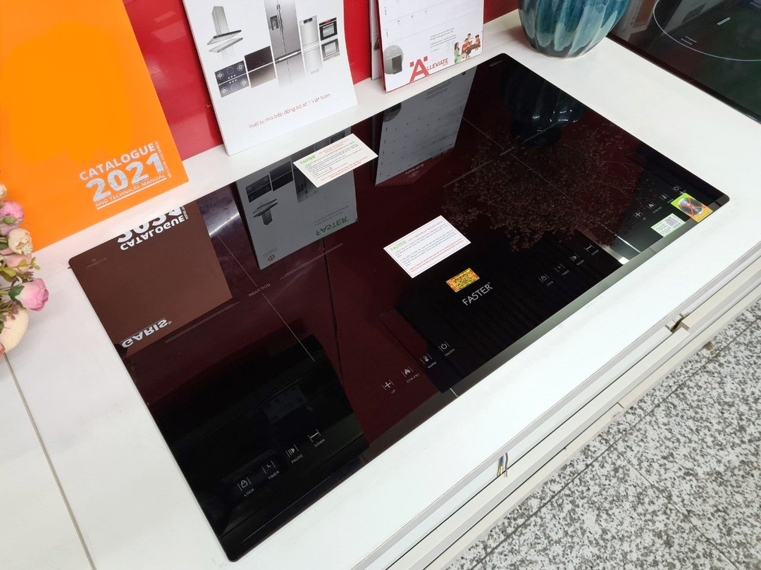 So sánh bếp từ Bosch và Faster
