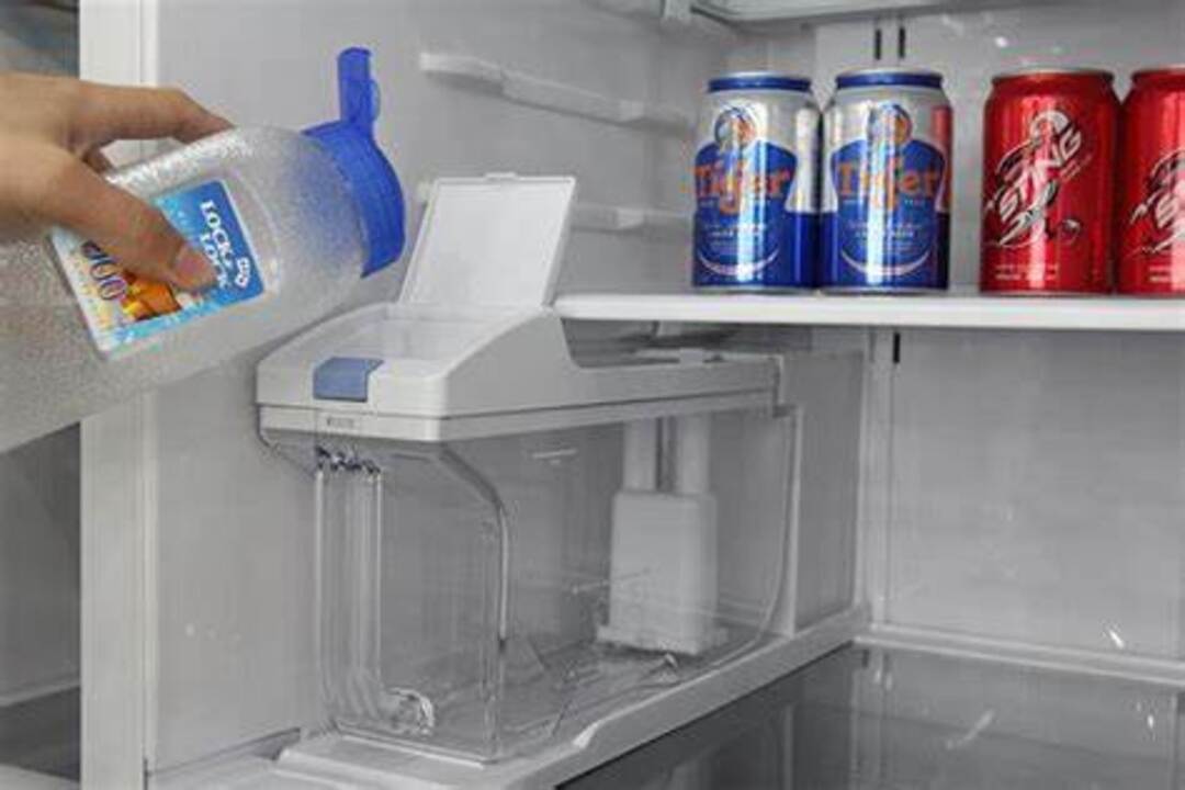 Tác hại của việc bỏ thực phẩm, nước uống nóng vào tủ lạnh